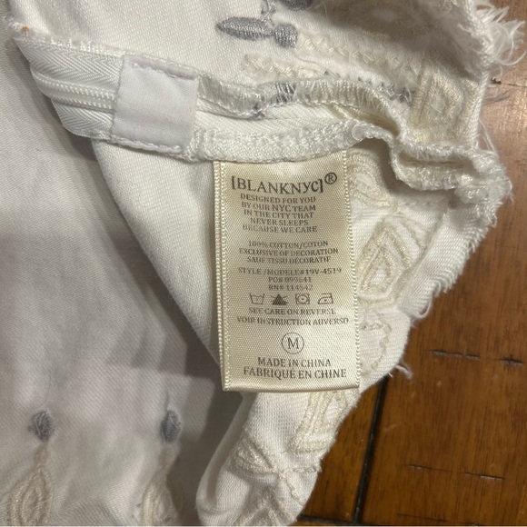 Blank NYC White and Gray Sleeveless Embroidered Top with Raw Hem, Size Medium - Picture 6 of 8